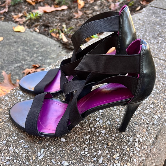 Tahari Ashley Black Sandals - Picture 6 of 11